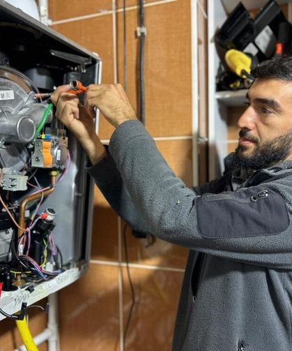 Van'da soğuklar kapıya dayandı, kombi ustalarının mesaisi yoğunlaştı