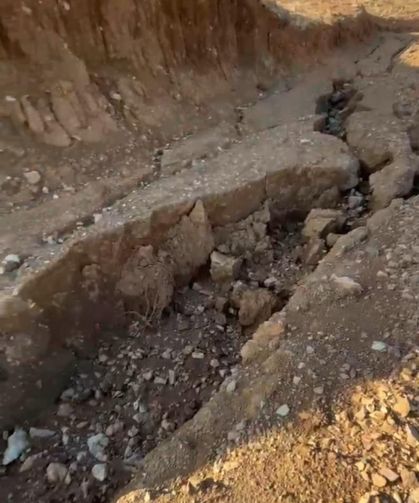 Sağanak sonrası yolun bir bölümü çöktü