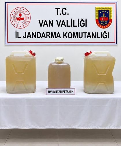 Bidonlardan 34 kilo sıvı metamfetamin çıktı