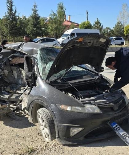 Van'da otomobil ile kamyonet çarpıştı: 5 yaralı