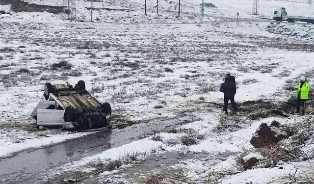 Ahlat'ta Kontrolden Çıkan Otomobil Takla Attı:1 Yaralı