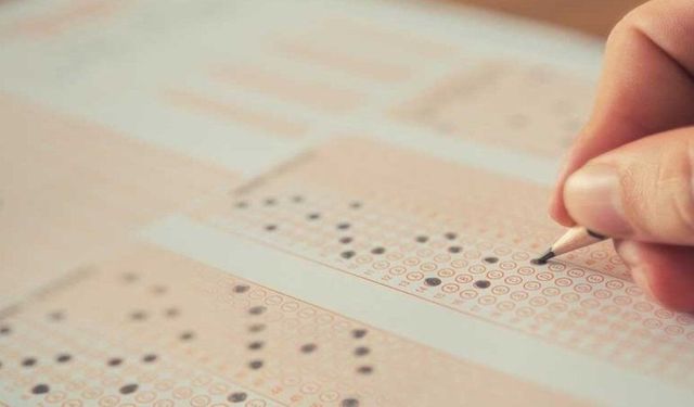 KPSS Öğretmenlik Alan Bilgisi Sınavı Başladı! Heyecan Dolu Anlar Yaşanıyor