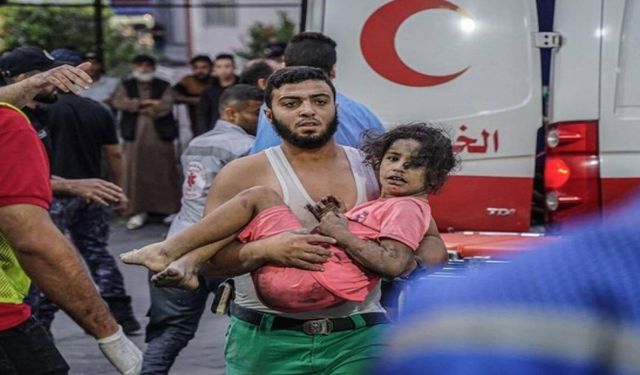 Gazze'deki Ambulans Ekipleri Yaralılara Ulaşamıyor