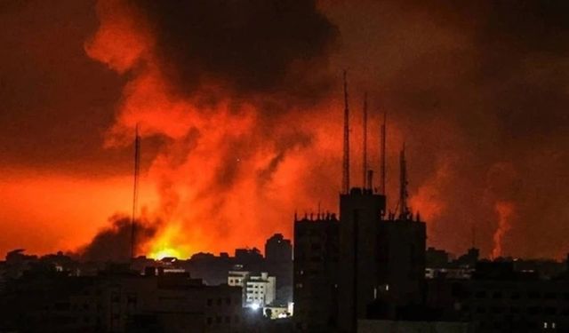 Gazze'de Türk-Filistin Dostluk Hastanesi İsrail Savaş Uçakları Tarafından Vuruldu