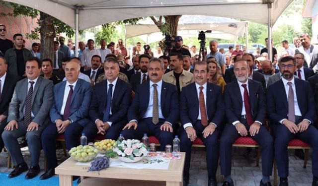 Bakan Özer Güroymak'ta Köy Yaşam Merkezi'nin açılışına katıldı