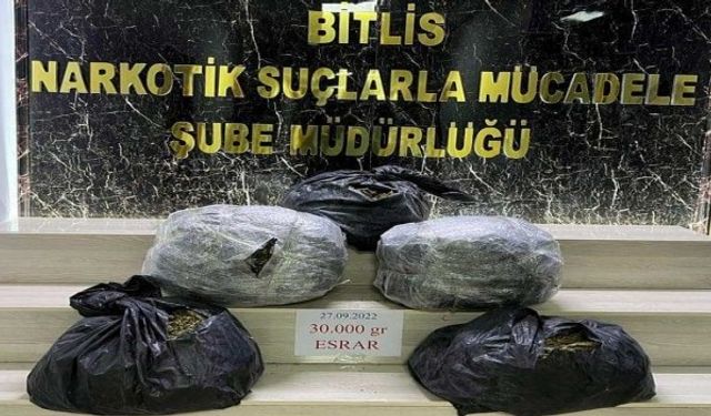 Bitlis'te durdurulan 2 araçta 30 kilogram uyuşturucu ele geçirildi