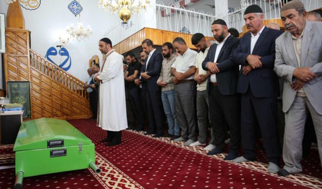 Bitlis'te AK Parti Aydınlar Belde Başkanının Cenazesi Dualarla Toprağa Verildi