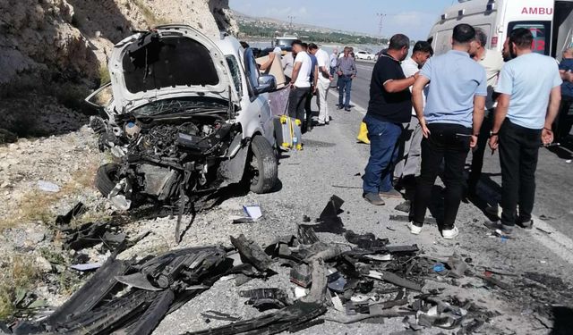Bitlis'te trafik kazasında o beldenin başkanı vefat etti: 10 yaralı
