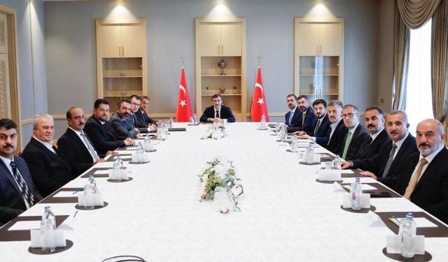 Bitlis Heyeti Cumhurbaşkanı Yardımcısı ve Bakan Kurum'u Ziyaret Etti