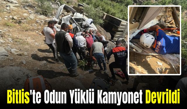 Bitlis'te Odun Yüklü Kamyonet Devrildi: Sürücü Kamyonetin Altında Kaldı