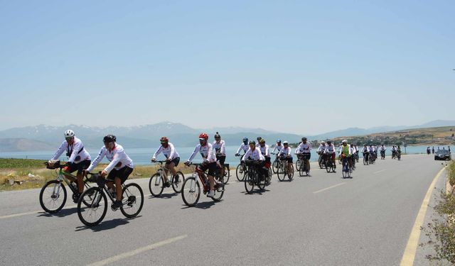 Nemrut Krater Gölü'nden Tarihi Nemrut Dağı'na Bisiklet Festivali Sona Erdi