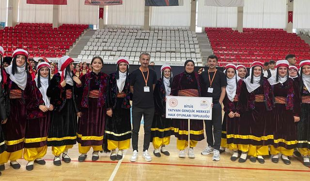Bitlisli Folklorcular Bölge Finalinde Büyük Başarıya İmza Attı