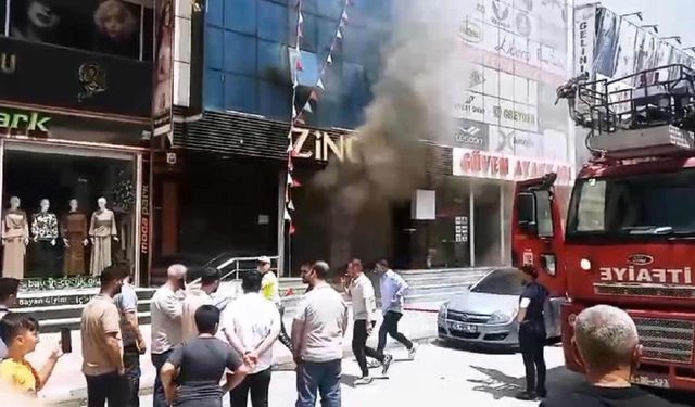 Erciş’te 5 Katlı Mağazada Yangın
