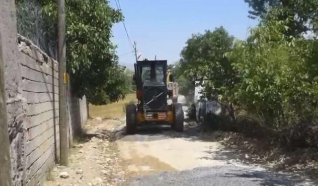 Tatvan'da Şikayetler Üzerine Yeşil Mezra Mahallesi Yoluna Mıcır Döküldü