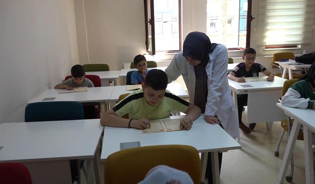 Bitlis'te Temel Dini Bilgiler Eğitimine Yoğun Katılım