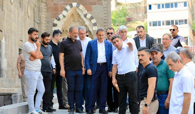 Vali Karaömeroğlu, Bitlis Dere Üstü Kentsel Dönüşüm Projesi'ni İnceledi