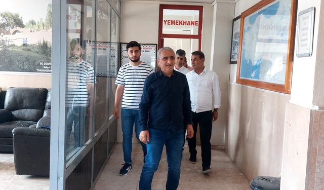 Bitlis il Milli Eğitim Müdürü Bilal Gür, okullarda incelemelerde bulundu