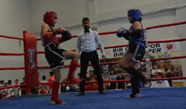 Bitlis'te 3 Gün Süren Minikler ve Yıldızlar Muaythai Türkiye Şampiyonları Belli Oldu