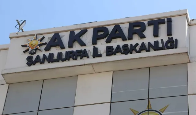 AK Parti’de Üç İlçe Başkanı Görevinden Ayrıldı