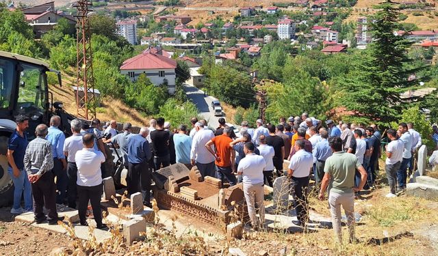 Bitlis esnaflarından Naci Yardım'ın annesi vefat etmiştir