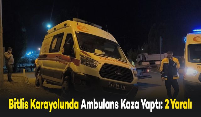 Bitlis Karayolunda Ambulans Traktöre Çarpmamak İçin Kaza Yaptı: 2 Yaralı