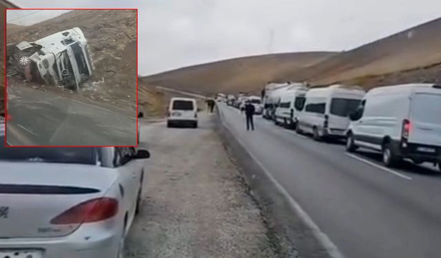 Tırların çarpıştığı kazada yol ulaşıma kapandı