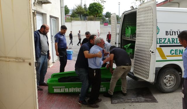 Boşanma Aşamasındaki Eşini Göğsünden Vurarak Öldürdü