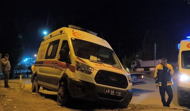 Muş-Bitlis Kara Yolunda Ambulans Kaza Yaptı: 2 Yaralı