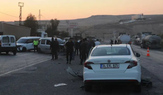 TIR, Otomobil ve İki Ticari Aracın Karıştığı Zincirleme Kazada 2 Kişi Yaralandı