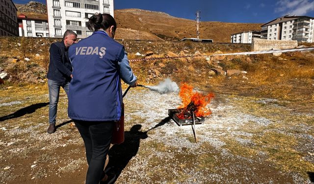 VEDAŞ Personeline Uygulamalı Yangın Tatbikatı