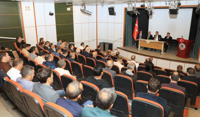 Ahlat'ta 'Türkiye Yüzyılı Maarif Modeli' Temalı Toplantı Yapıldı