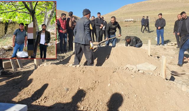 Kazada Hayatını Kaybeden AK Partili Baba ve Oğlu Yan Yana Toprağa Verildi