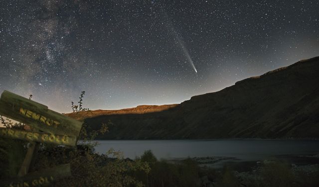 Doğa Harikası Nemrut Krater Gölü'nde Atlas Kuyruklu Yıldızı Görüntülendi