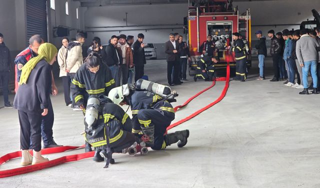 Bitlis Eren Üniversitesi Öğrencilerine Yangına Müdahale Eğitimi