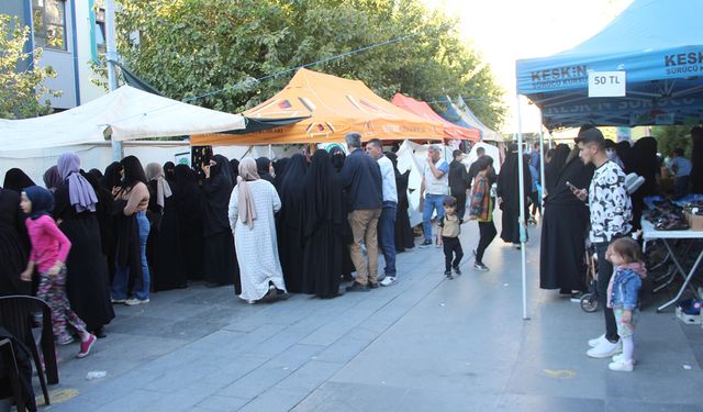 Umut Kervanı Cizre'de Yetim ve Muhtaç Aileler İçin Kermes Düzenledi