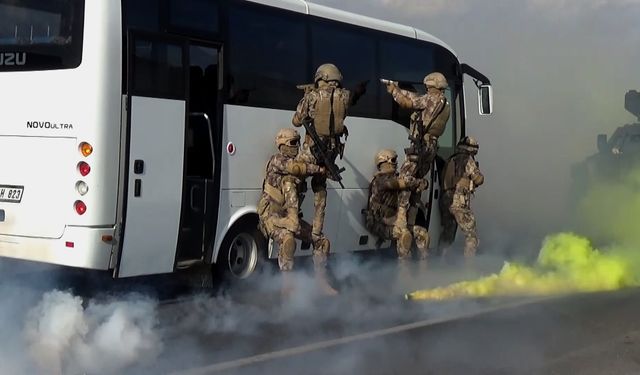 Bitlis'te Özel Harekat'tan Nefes Kesen Tatbikat