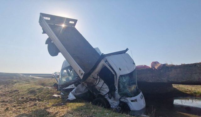 Öğretmenleri Taşıyan Servis Kaza Yaptı: 17 Yaralı