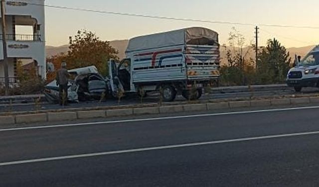 Otomobil ve Kamyonet Feci Çarpıştı: 1 Ölü, 1 Yaralı