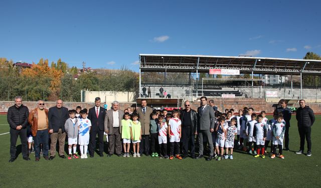 Bitlis'te Şehitlerin İsimlerinin Verildiği Okullar Arası Futbol Turnuvası Düzenlendi