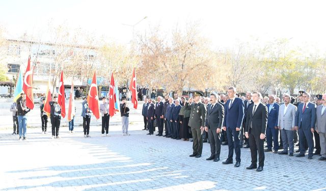 Adilcevaz'da 10 Kasım Atatürk'ü Anma Programı Düzenlendi