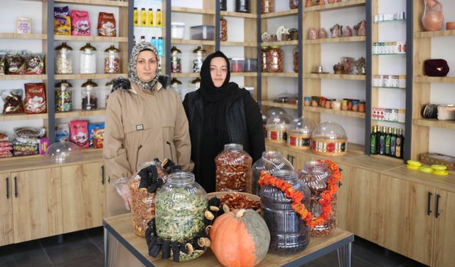 Bitlis'te Üreterek Güçlenen Kadın Kooperatifi Serada İlk Hasadını Yaptı