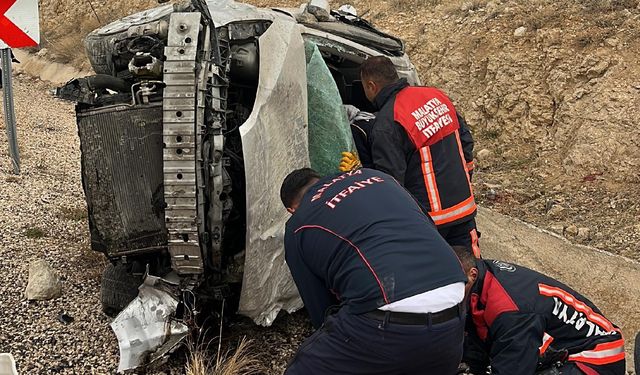 Kontrolden Çıkan Araç Şarampole Devrildi: 5 Yaralı