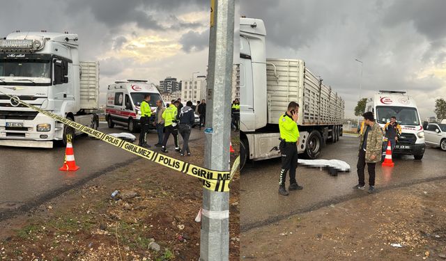 Motosiklet Sürücüsü Tırın Altında Kalarak Can Verdi