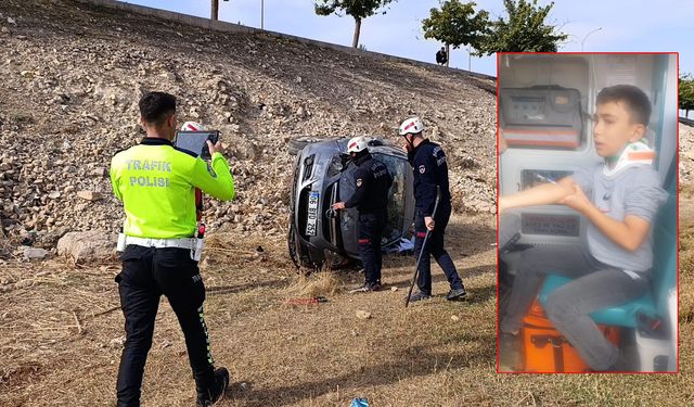 Şarampole devrilen otomobilde 3 kişi yaralandı