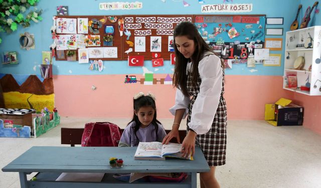 Beyza Öğretmen Bitlis'te Tek Öğrencili Okulda Eğitim Veriyor