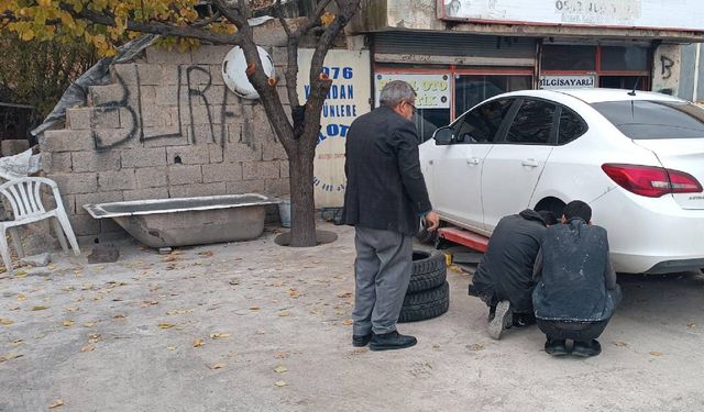 Bitlis'te Kış Lastiği Zorunluluğu Öncesi Oto Lastikçilerde Hareketlilik Başladı