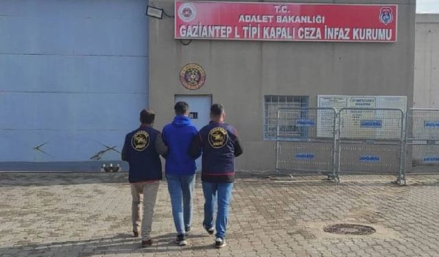 11 Yıl Hapisle Aranan Dolandırıcı JASAT Operasyonuyla Yakalandı