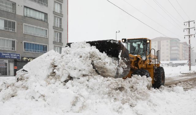 Bitlis'te Kar Yağışı Nedeniyle Kapanan 78 Köy Yolu Ulaşıma Açıldı