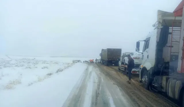 Şanlıurfa-Diyarbakır Yolu Kar Yağışı Nedeniyle Kapandı