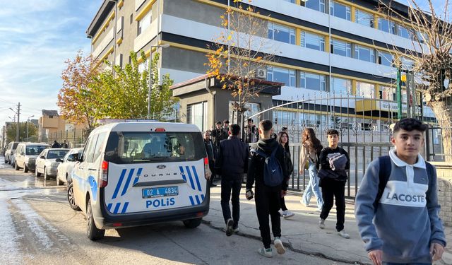 Öğrenci kavgası polis müdahalesiyle son buldu